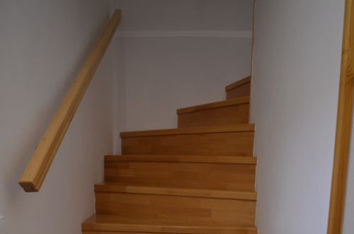 Schodište buk cinkovaná spárovka