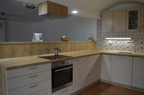 Kuchyň dub hamilton + bílá káva