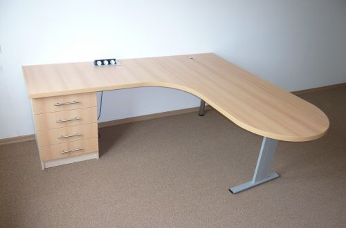 Kancelářský stůl bukový